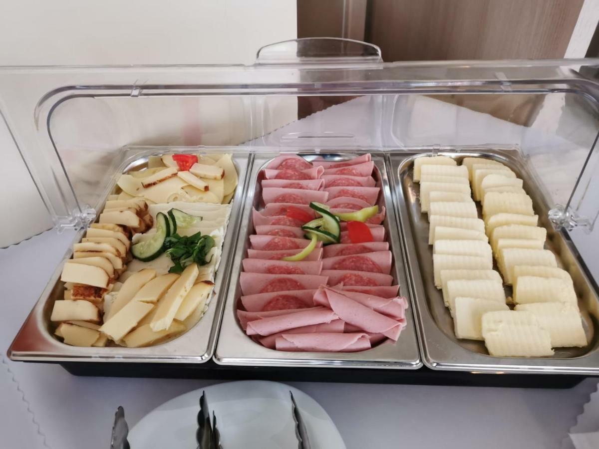 Hotel Poludnica Липтовский Микулаш Экстерьер фото